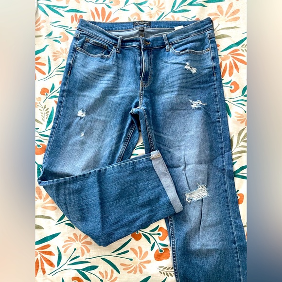 Banana Republic Denim - Banana Republic size 8 girlfriend jeans